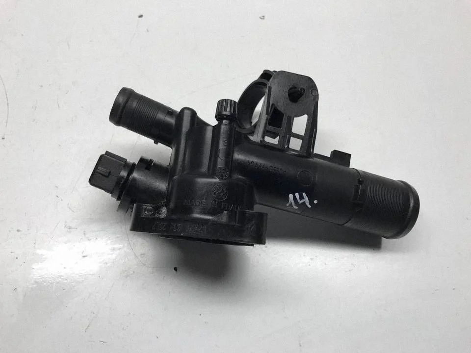 Thermostat/thermostat housing – Nissan Qashqai+2 (2008-2010)