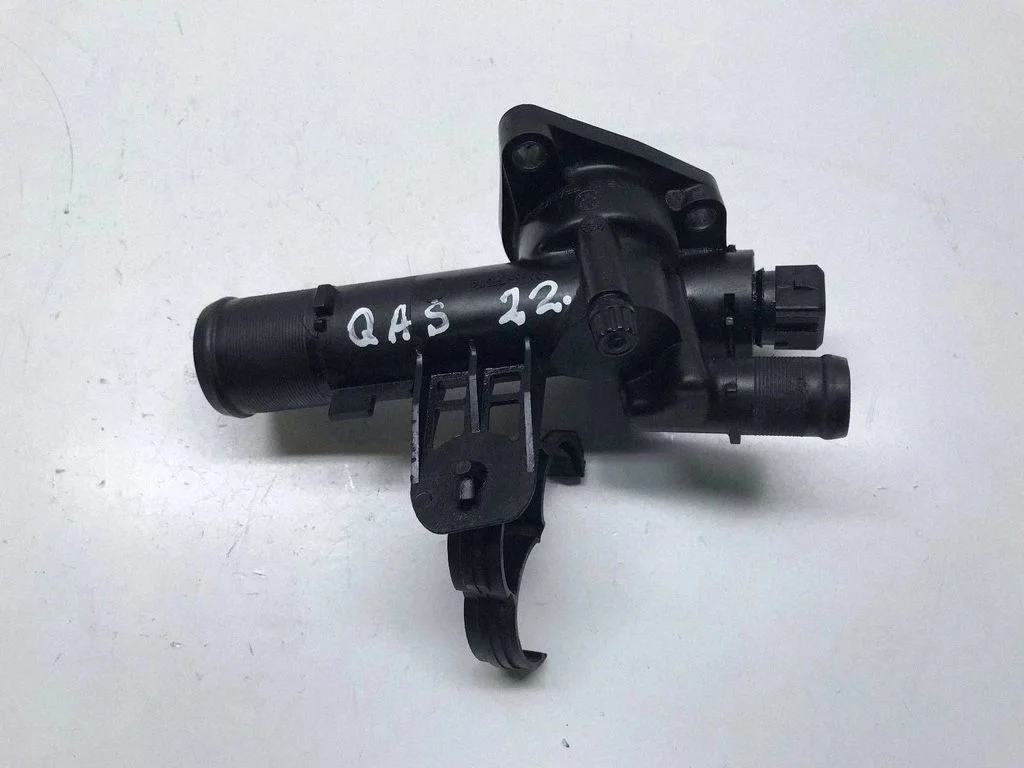 Thermostat/thermostat housing – Nissan Qashqai+2 (2008-2010)