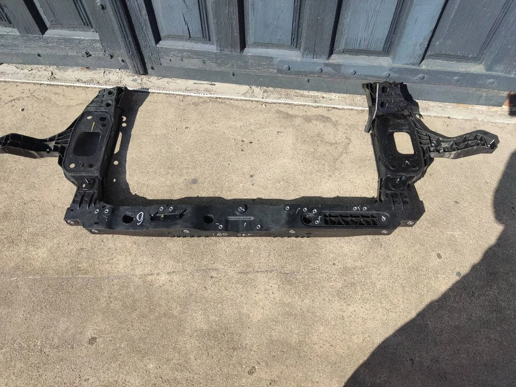 Radiator support slam panel 64101Q0000