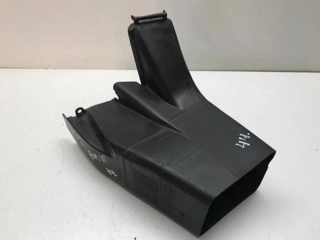 Intercooler air guide/duct channel 8235244