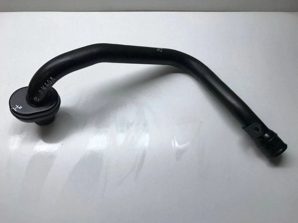 Intercooler hose/pipe – front