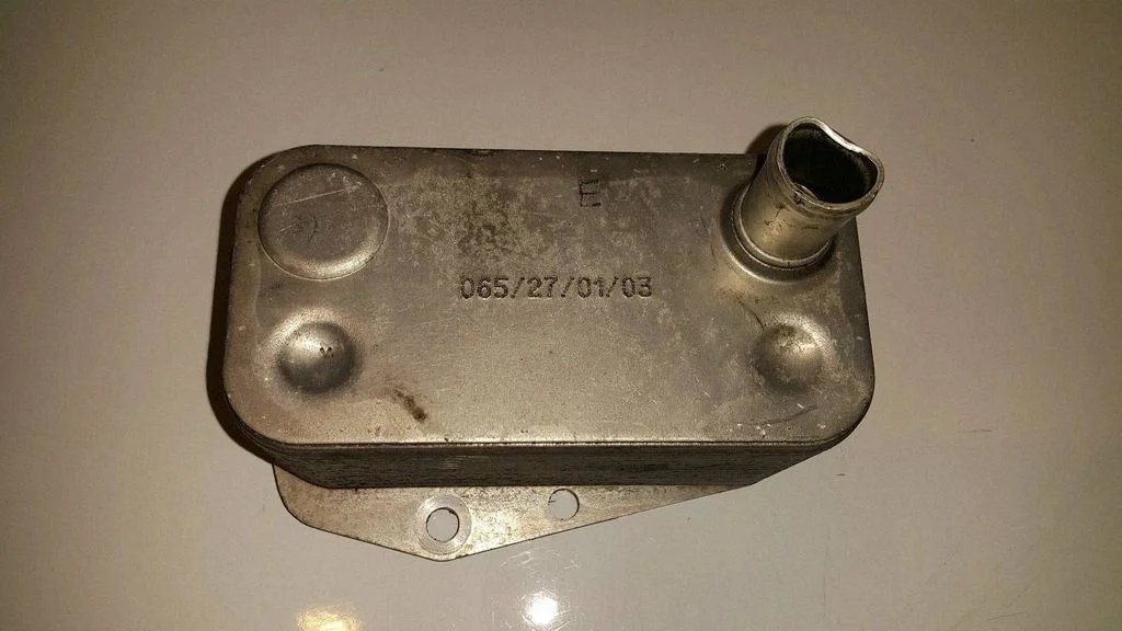 Engine oil radiator 7787698