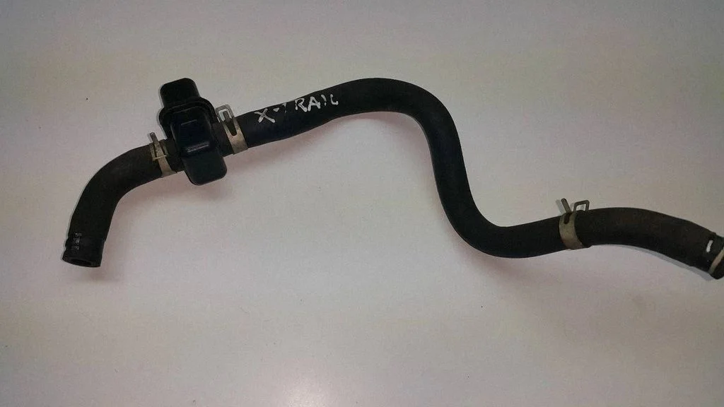 Coolant pipe/hose – front