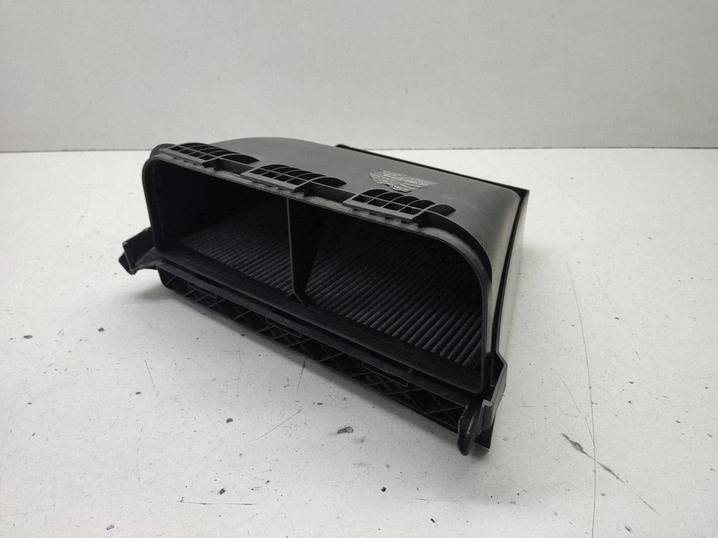 Air filter box cover – Mercedes-Benz CLS-Class C219 (2003-2011)