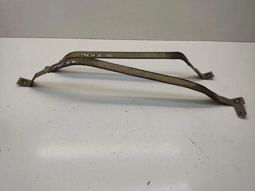 Kütusepaagi kinnitusklamber (-klambrid) – tagumine