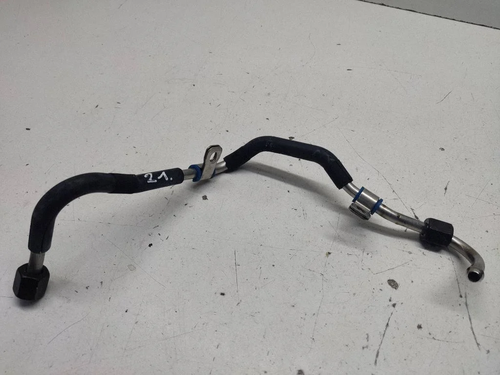 Fuel line pipe – front