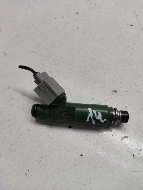 Fuel injector – Toyota Corolla Verso AR10 (2004-2009)