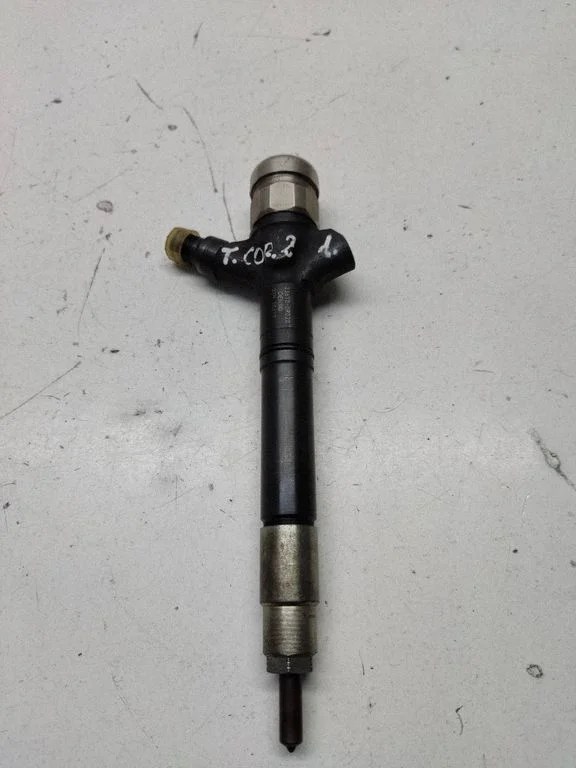 Fuel injector – Toyota Corolla Verso AR10 (2004-2009)