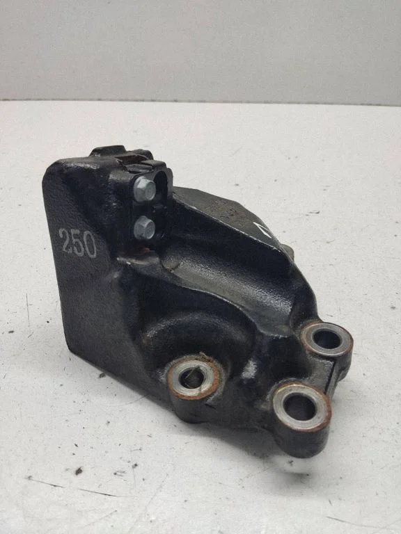 Engine mounting bracket 26250