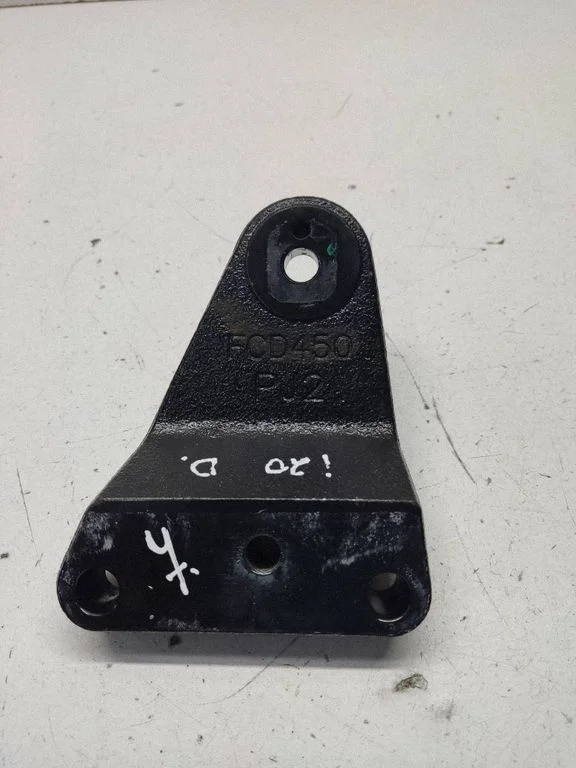 Engine mounting bracket ECD450