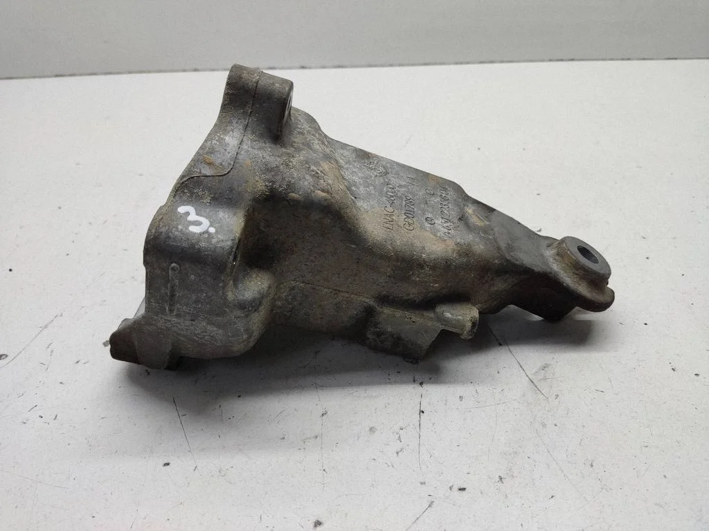 Mootori kinnituskronstein A6512235804