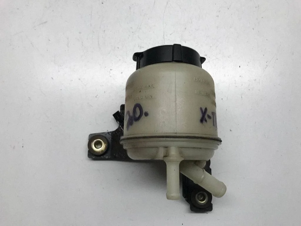 Power steering fluid tank/reservoir – front