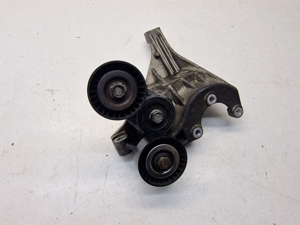 Power steering pump mounting bracket – Chrysler Grand Voyager V (2007-2015)