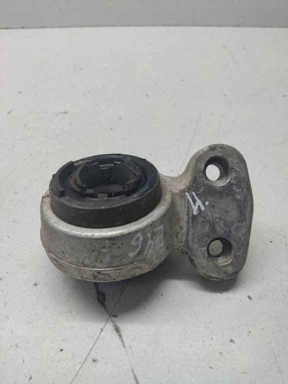 Eesmise õõtshoova puks (sailentblokk) – BMW 3-seeria E46 (1998-2005)