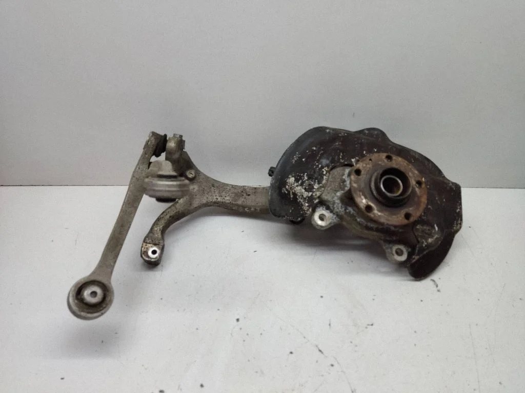 Front wheel hub spindle knuckle R4F0258