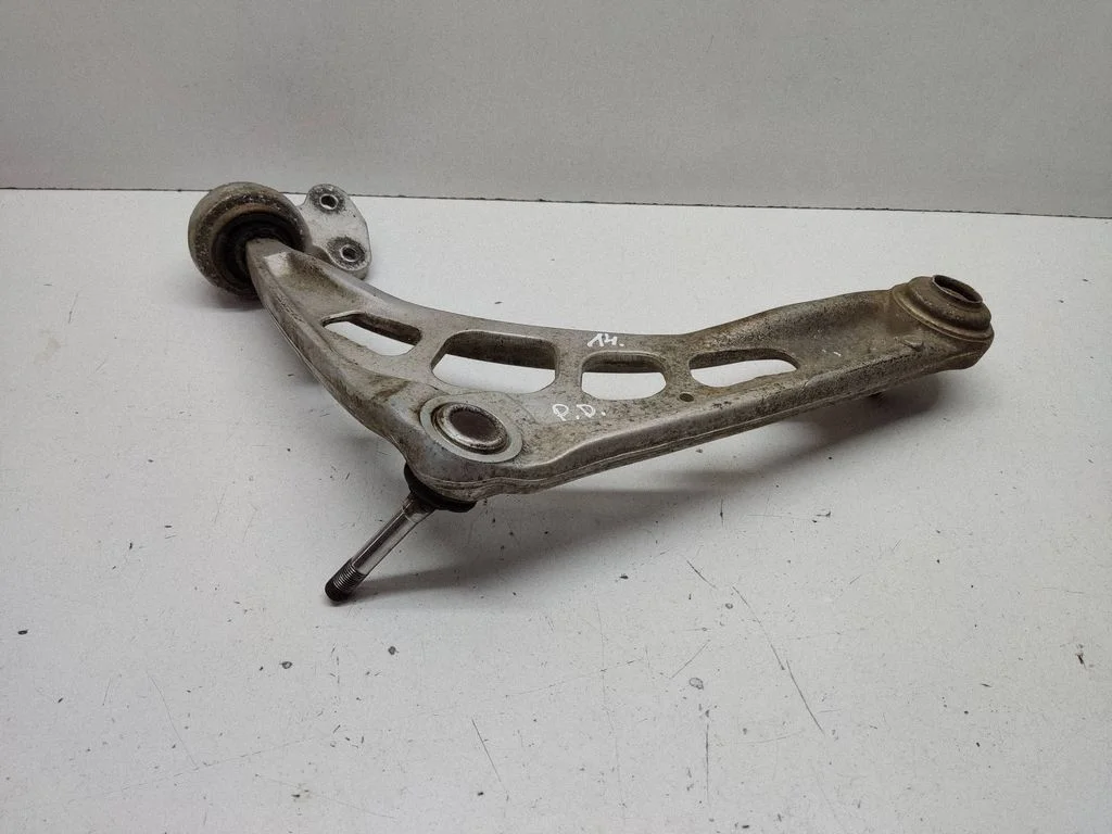Front lower control arm/wishbone – right