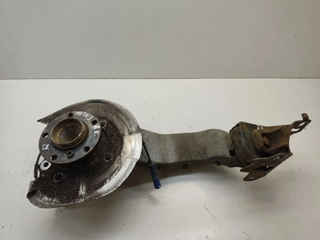 Rear wheel hub spindle/knuckle 9805657