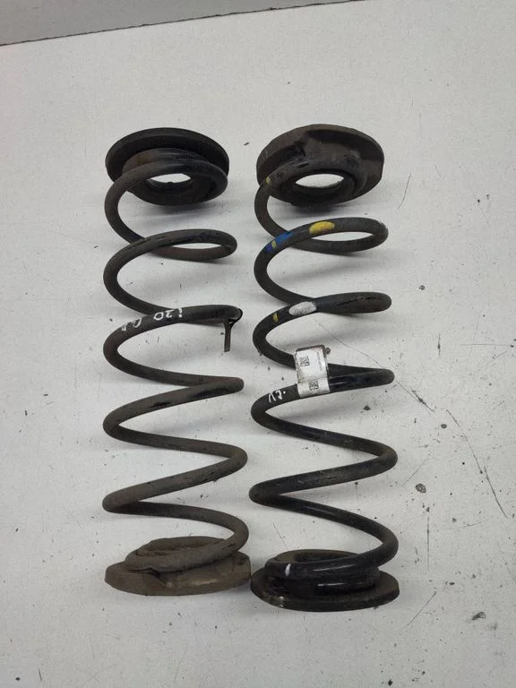 Rear coil spring 55335Q0AA0