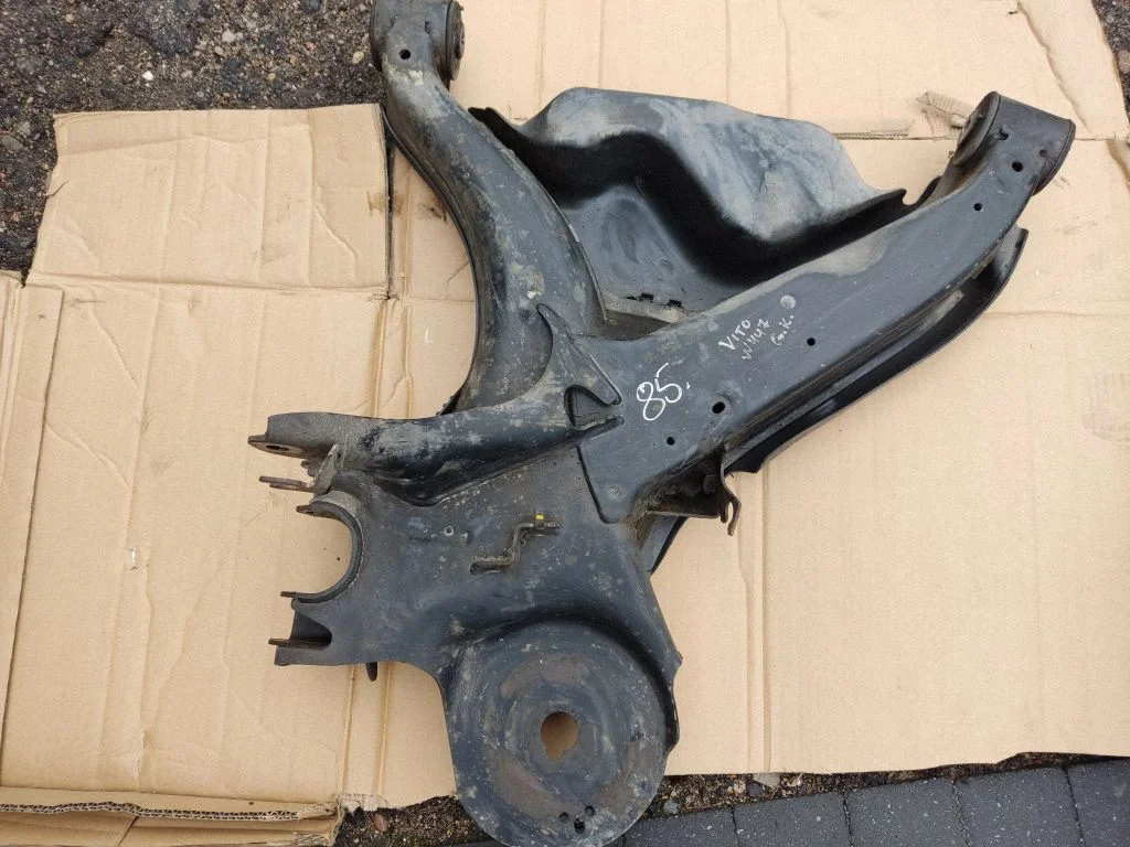 Tagumine ülemine õõtshoob A4473530100