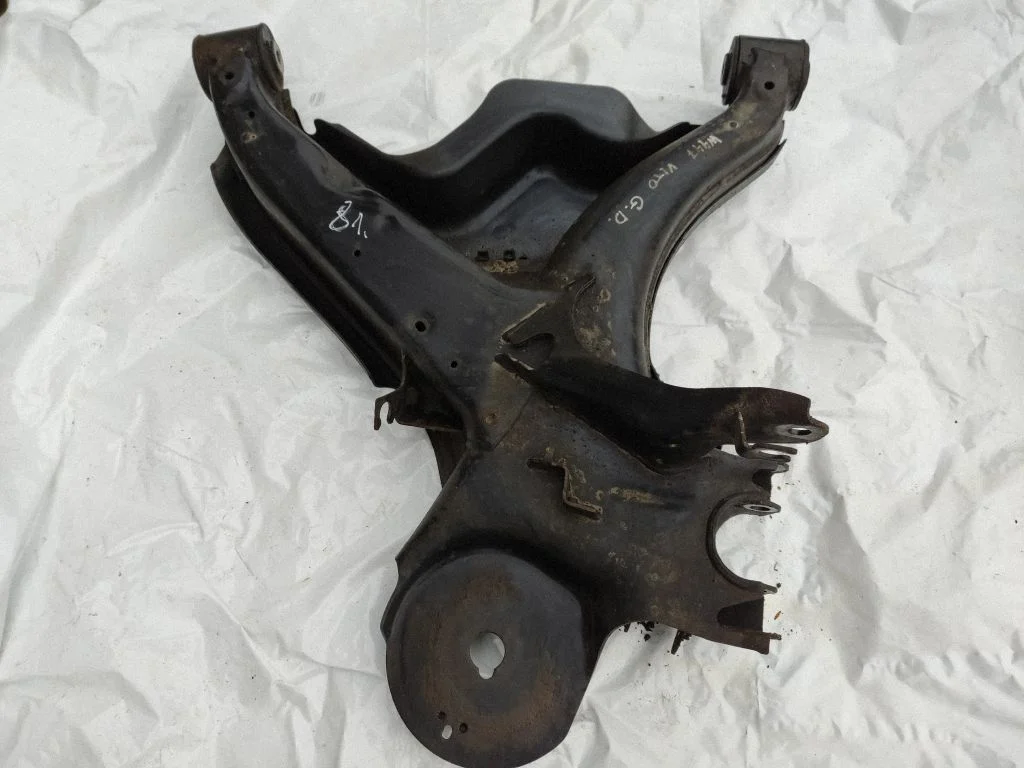 Tagumine ülemine õõtshoob A4473530100