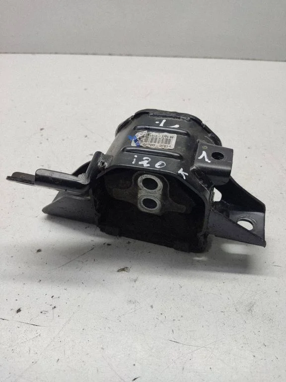 Gearbox mounting bracket 21830Q0000