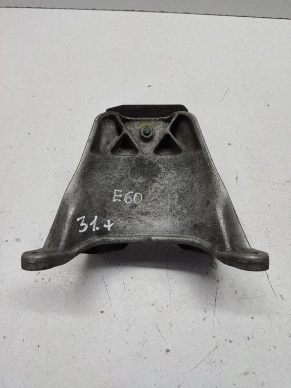 Gearbox mounting bracket – BMW 5 Series E60 E61 (2004-2010)