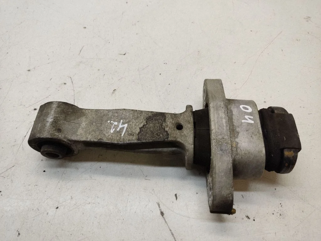 Gearbox mounting bracket 219822T000