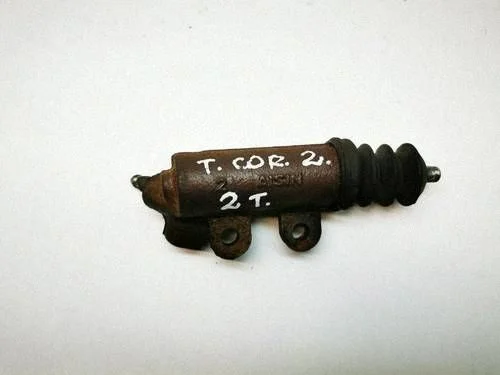 Clutch slave cylinder – Toyota Corolla Verso AR10 (2004-2009)