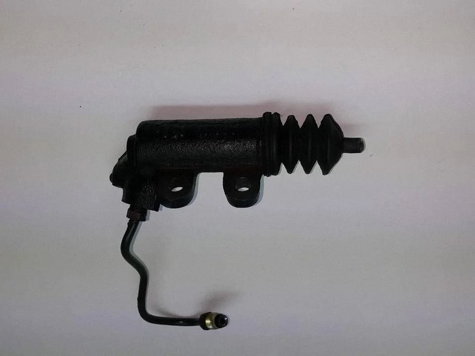 Clutch slave cylinder – Toyota Corolla Verso E121 (2001-2004)