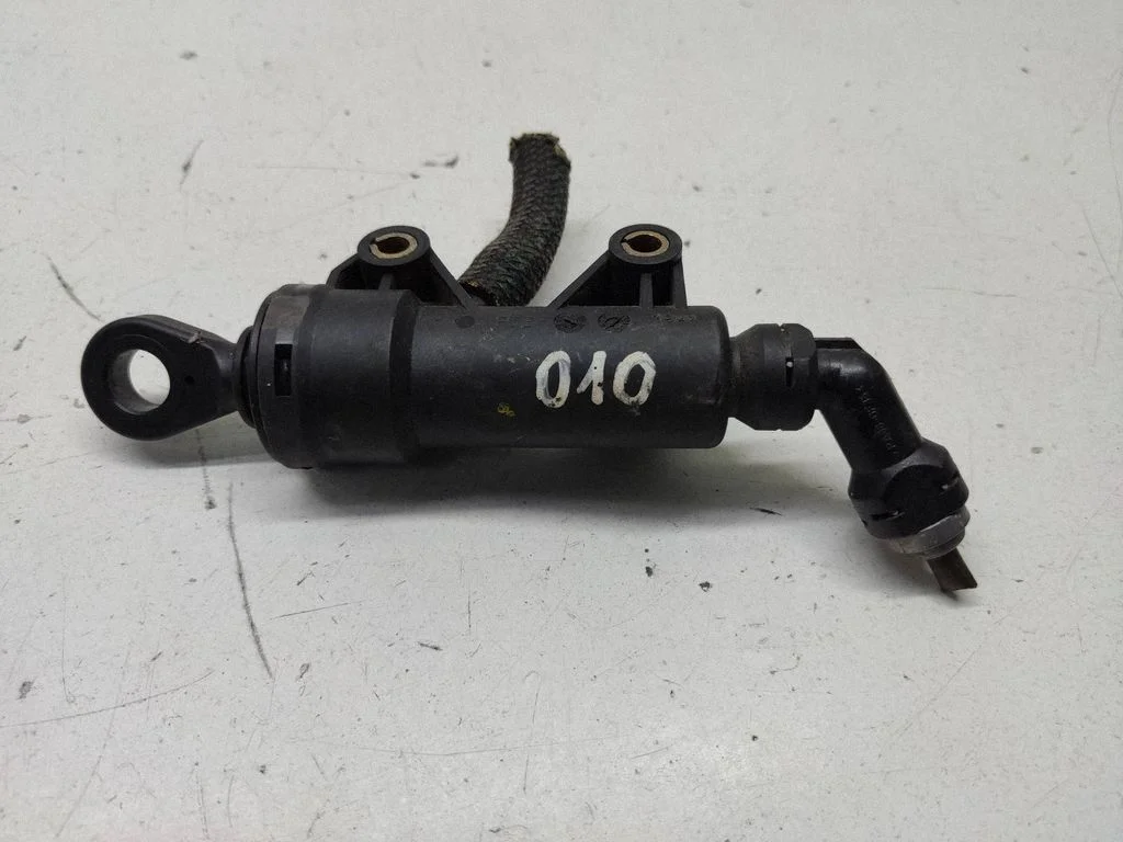 Clutch slave cylinder – BMW 5 Series E39 (1996-2003)
