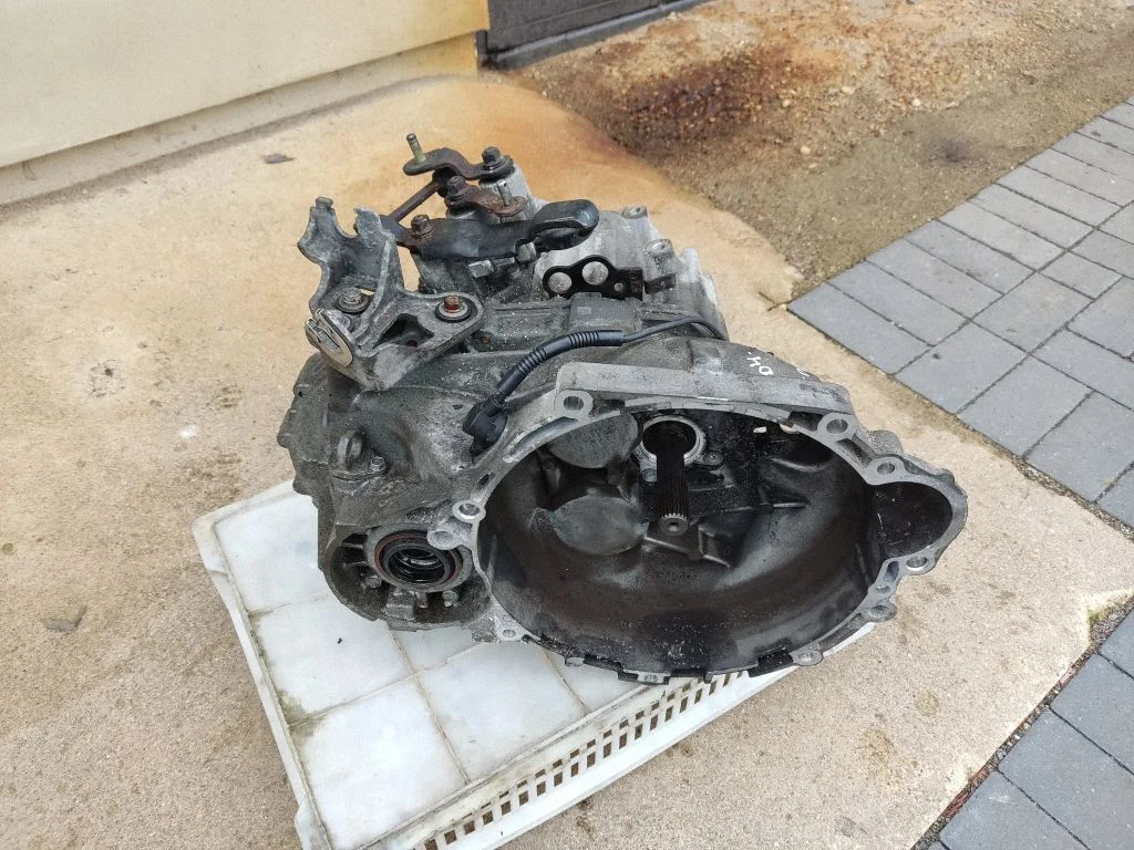 Manual 6 speed gearbox U93J