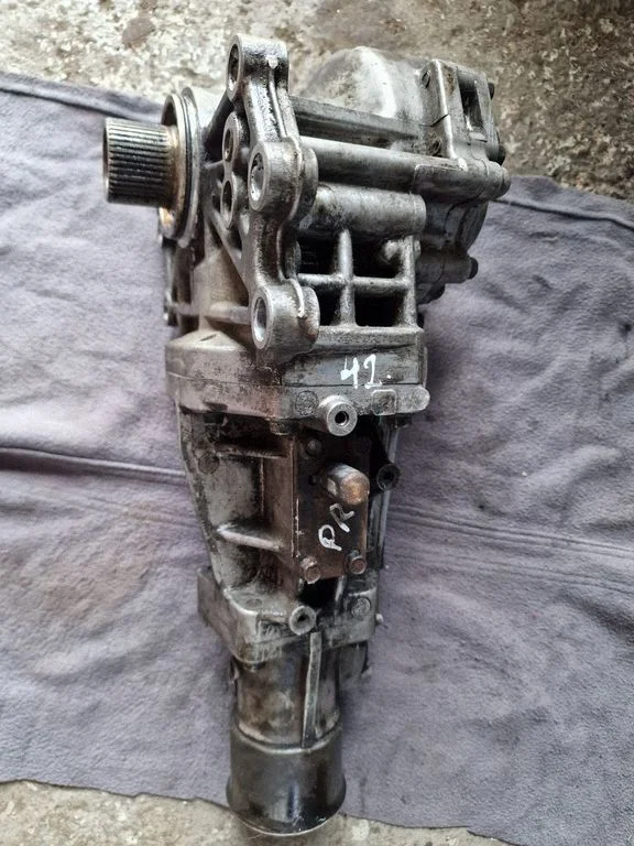 Gearbox transfer box case – front