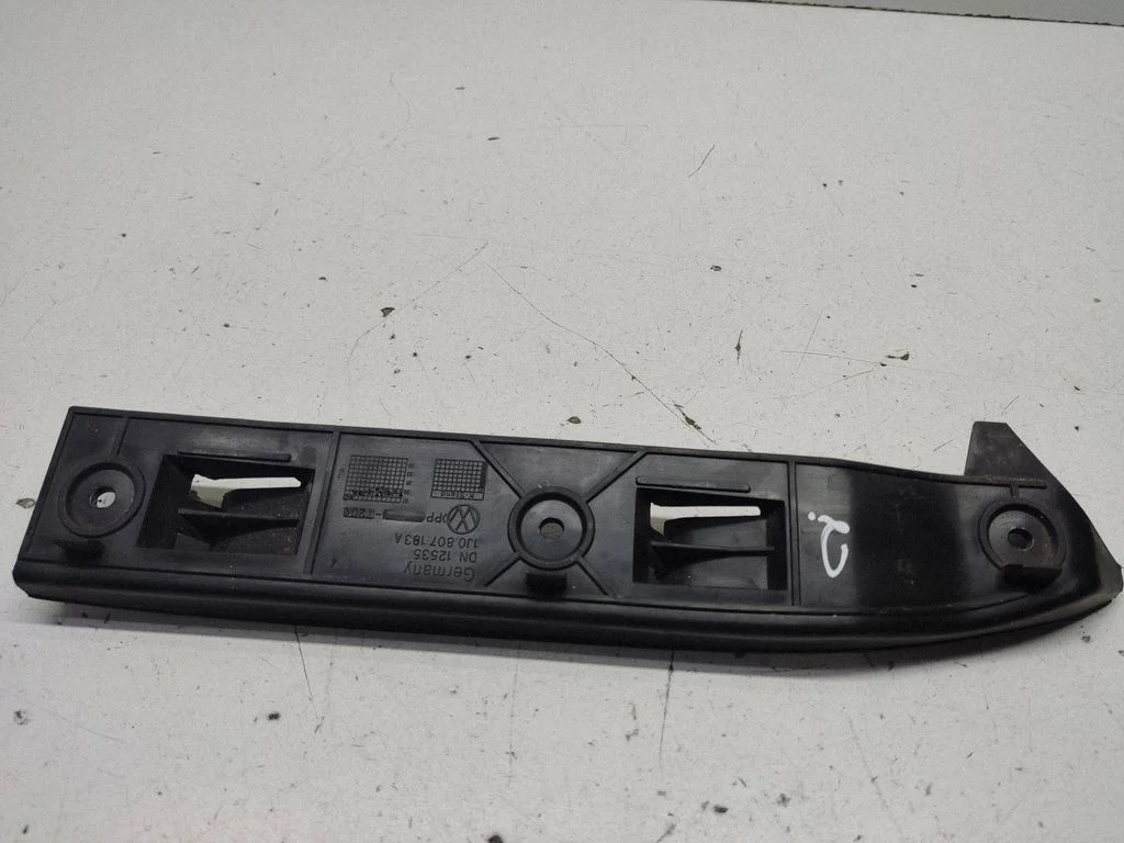 Esistange kinnitusklamber – Volkswagen Golf IV (1998-2005)