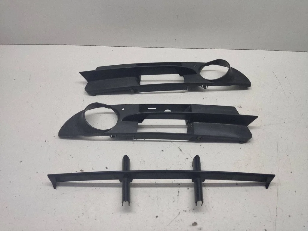 Front bumper lower grill 7033702