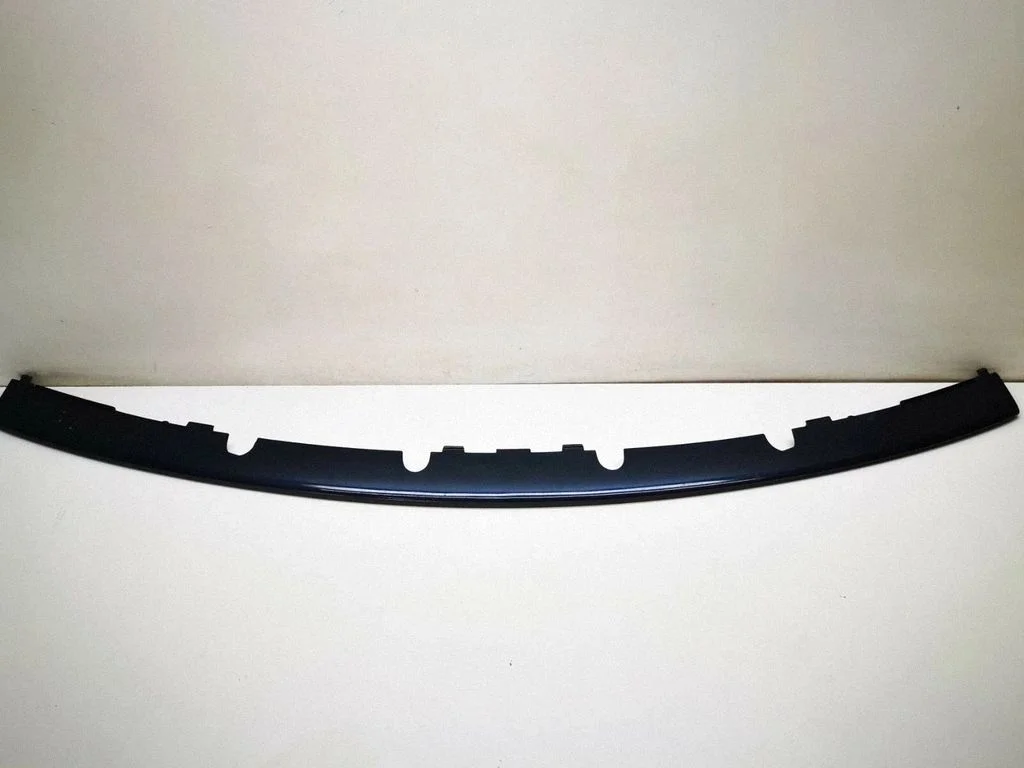 Front bumper splitter molding 8212398