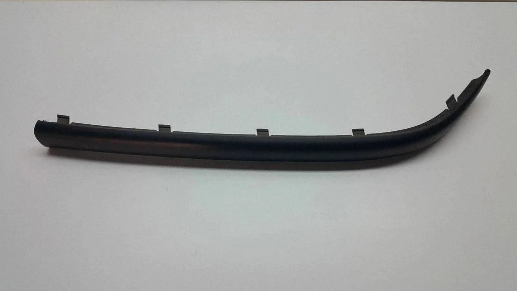 Front bumper splitter molding 8195289