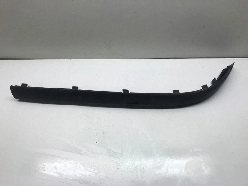 Front bumper splitter molding 8195290
