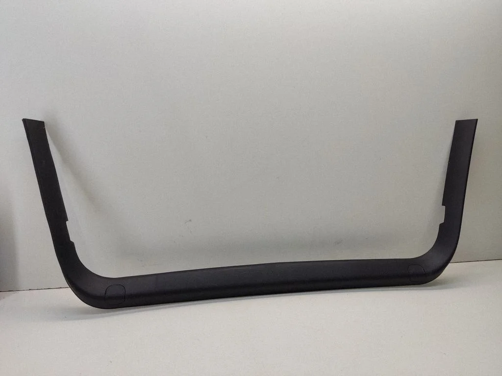 Esistange alumine osa (huul) – KIA Sportage (2005-2010)