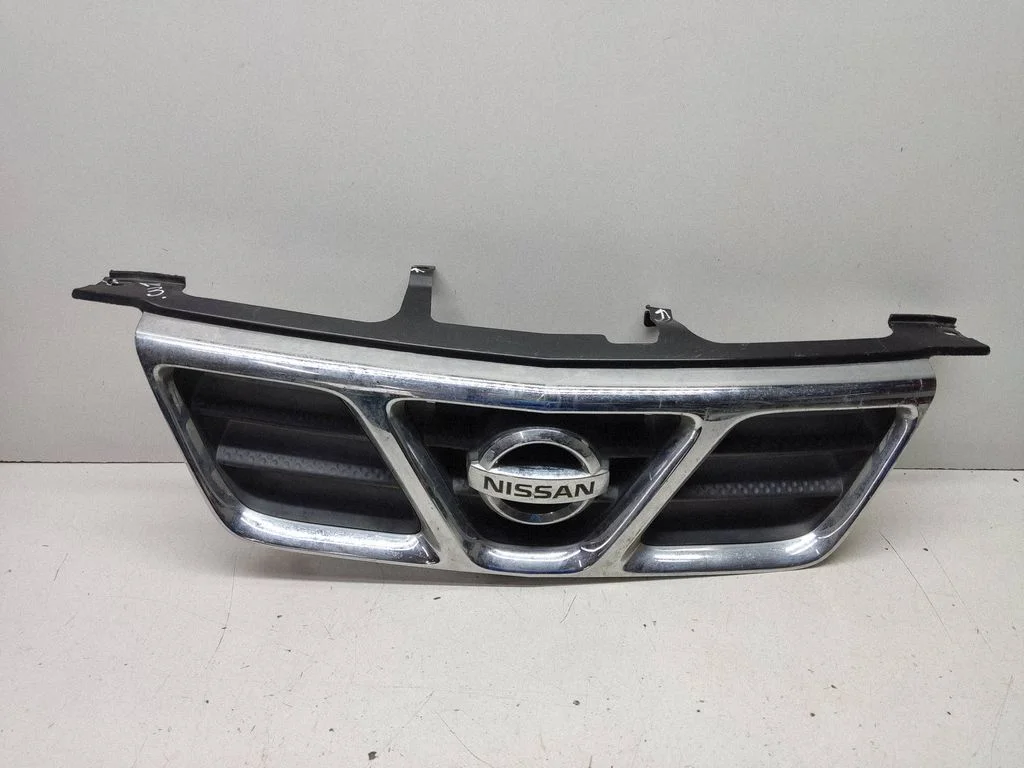 Front bumper upper radiator grill – Nissan X-Trail T30 (2001-2007)