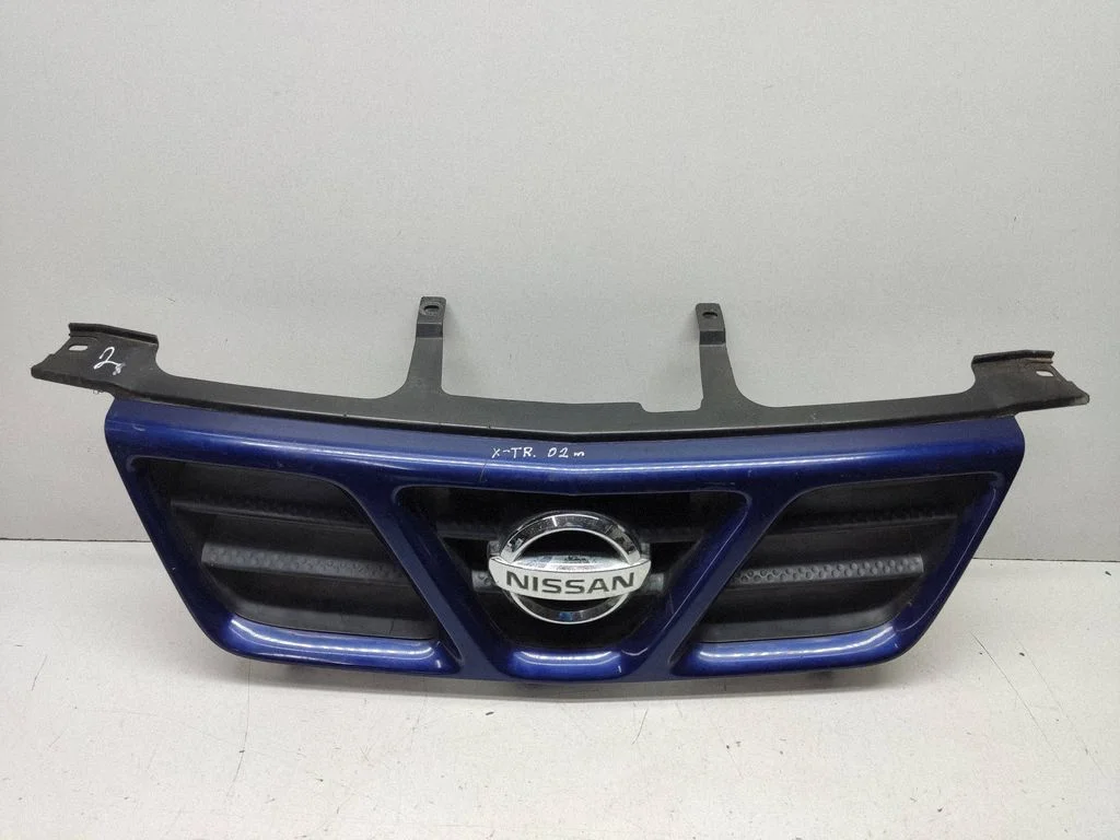 Front bumper upper radiator grill – Nissan X-Trail T30 (2001-2007)