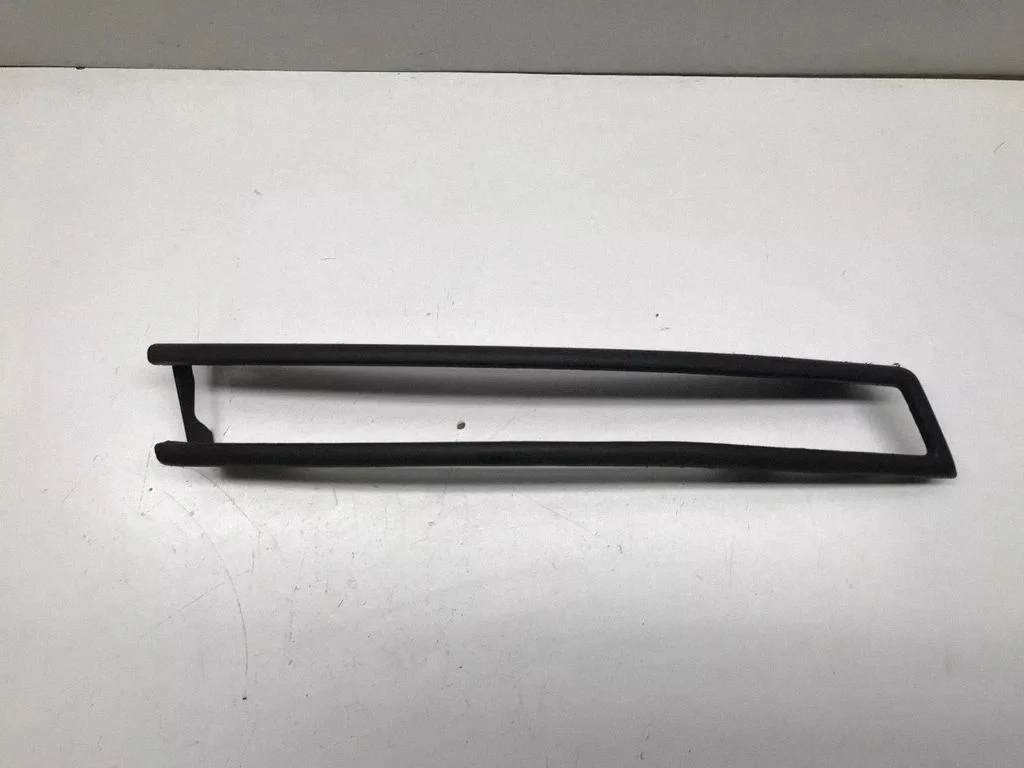 Front fog light trim/grill 3C0807718