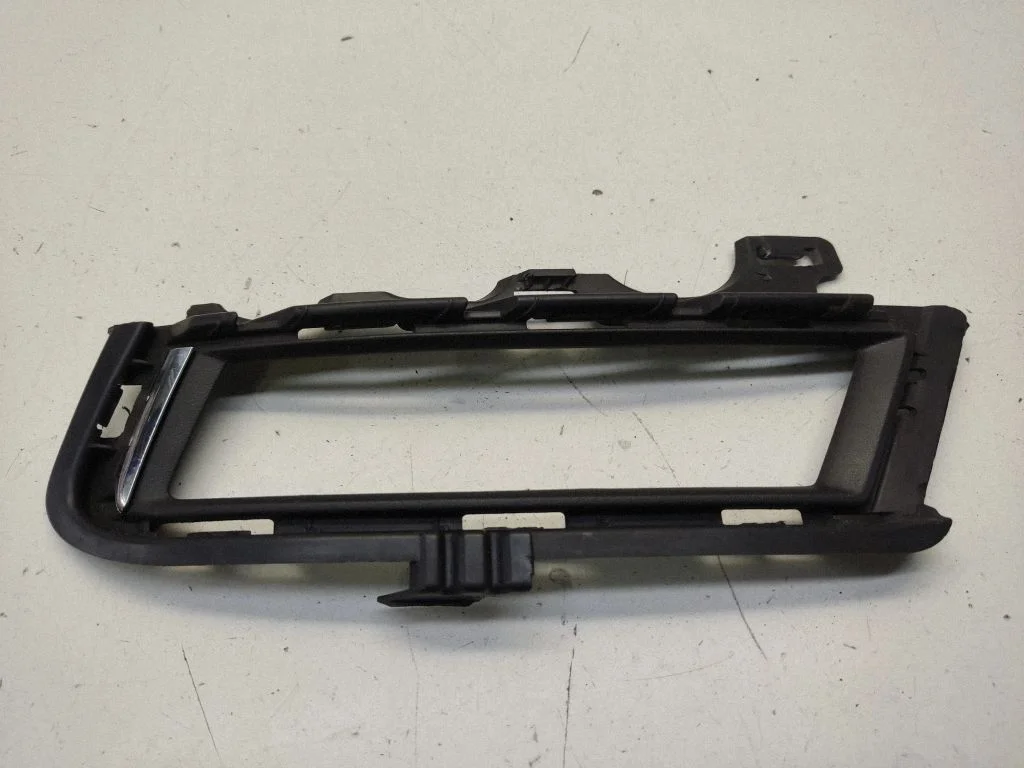Front fog light trim/grill – Volkswagen e-Golf (2014-)