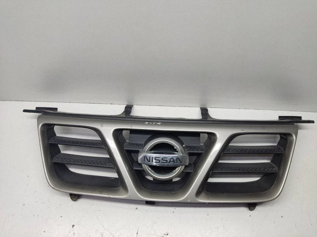 Front bumper upper radiator grill 623108H700