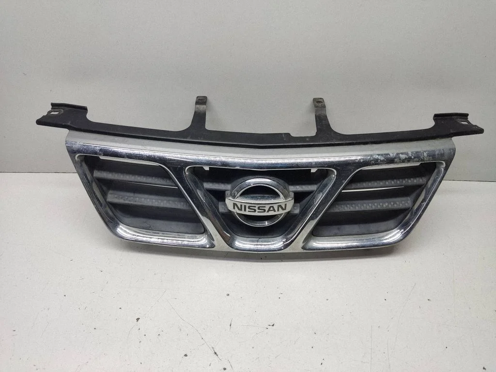 Front bumper upper radiator grill 623108H700