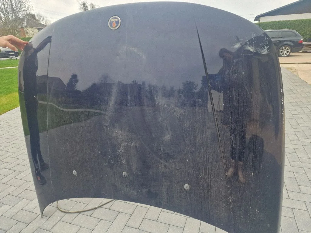 Engine bonnet/hood – front