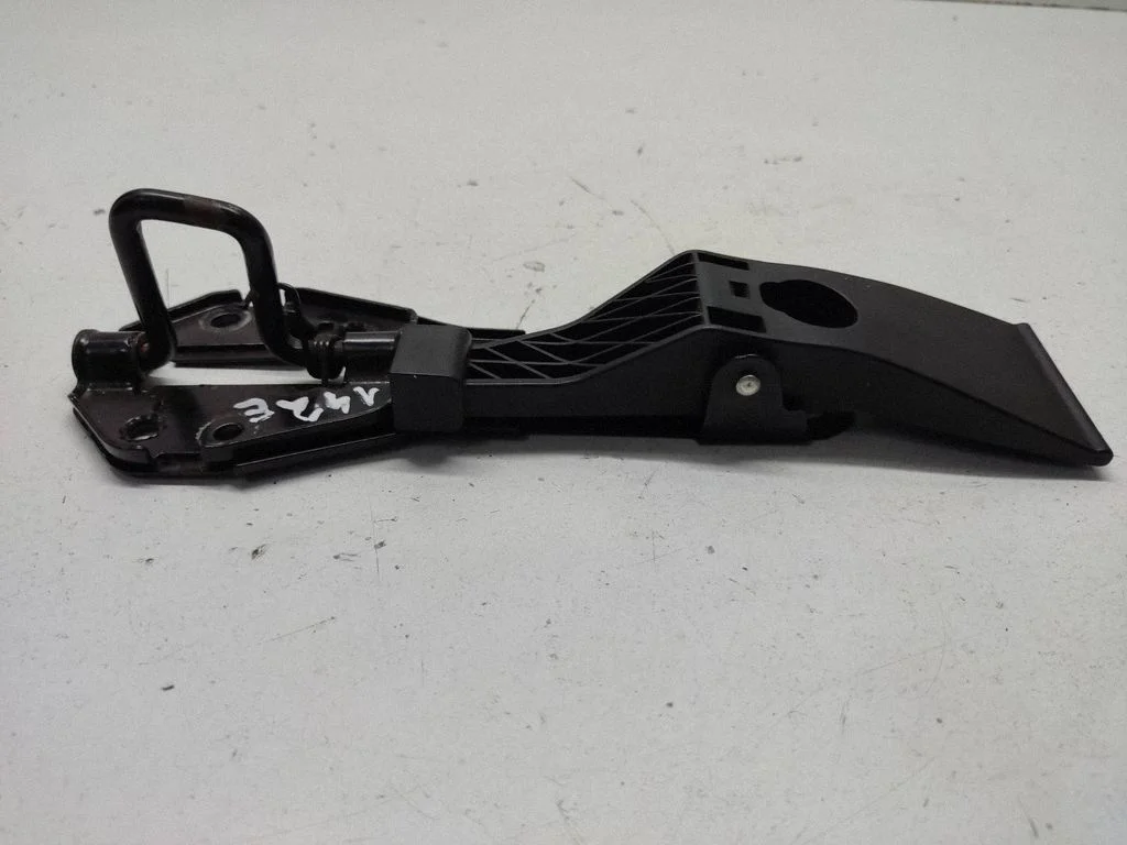 Engine bonnet/hood lock/latch loop/hook – Audi A6 S6 C7 4G (2011-2018)