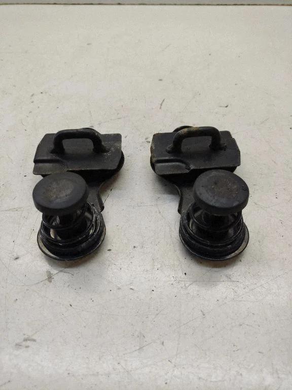 Engine bonnet/hood lock/latch loop/hook – Mercedes-Benz ML-Class W164 (2005-2011)