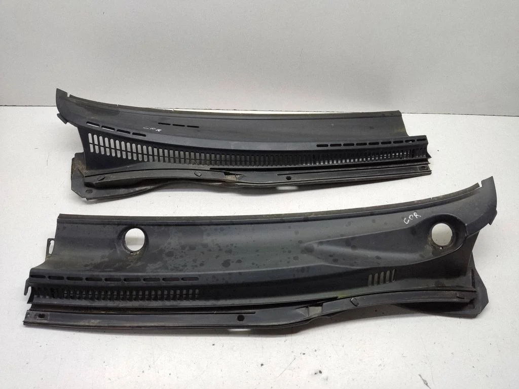 Wiper trim – Toyota Corolla E120 E130 (2004-2007)