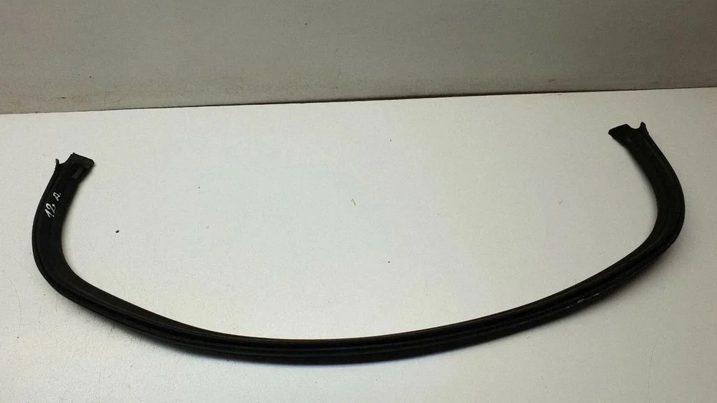 Mootoriruumi tihend 8215915