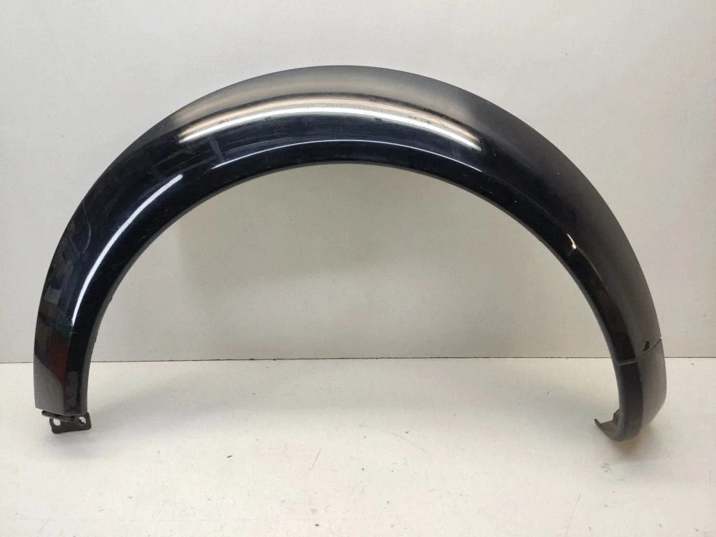 Front arch trim – front left